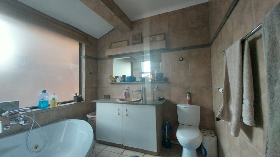 4 Bedroom Property for Sale in Suideroord Gauteng