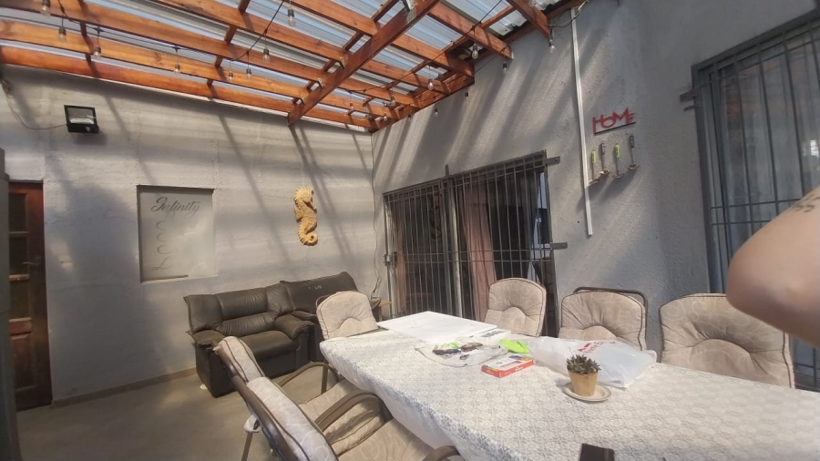 4 Bedroom Property for Sale in Suideroord Gauteng