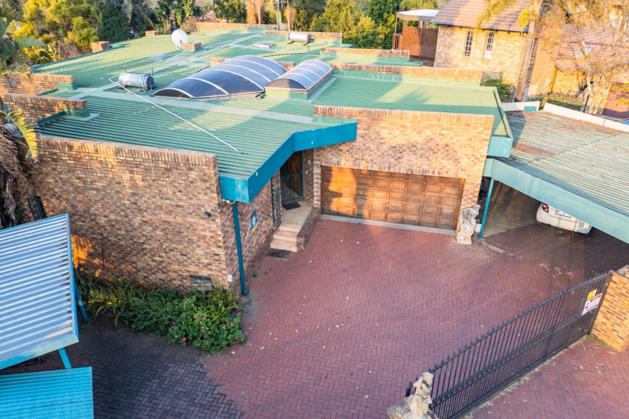 5 Bedroom Property for Sale in Zwartkop Gauteng