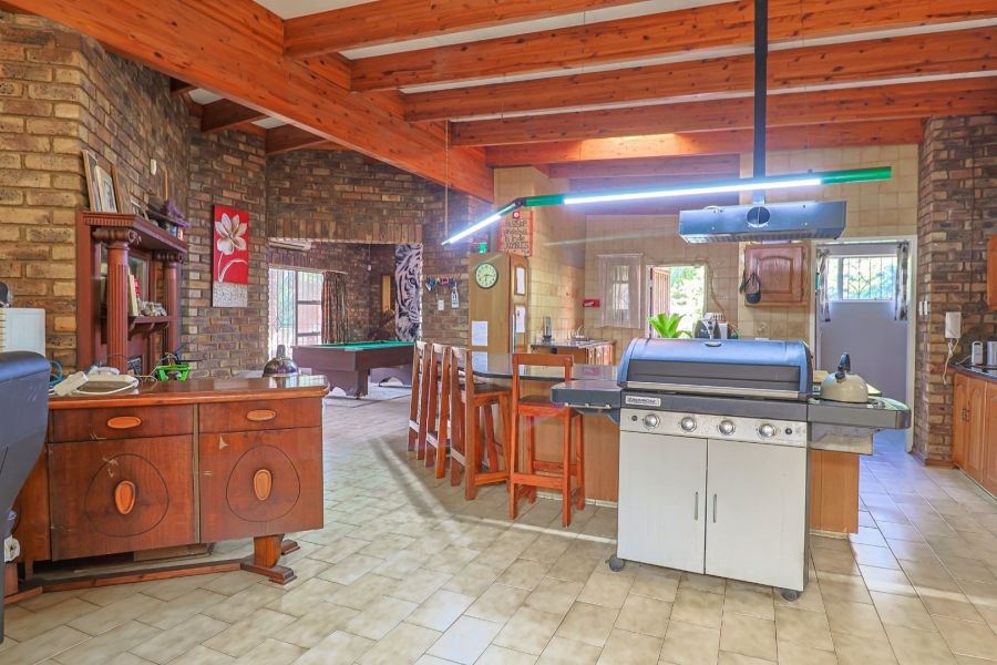 5 Bedroom Property for Sale in Zwartkop Gauteng