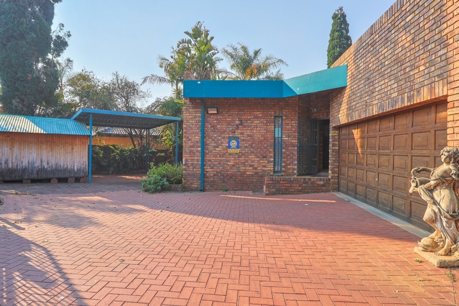 5 Bedroom Property for Sale in Zwartkop Gauteng