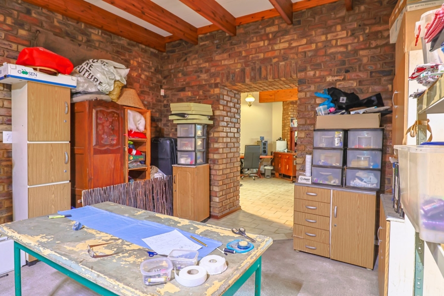 5 Bedroom Property for Sale in Zwartkop Gauteng