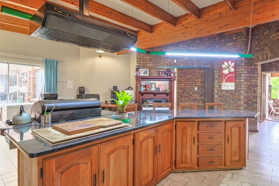 5 Bedroom Property for Sale in Zwartkop Gauteng