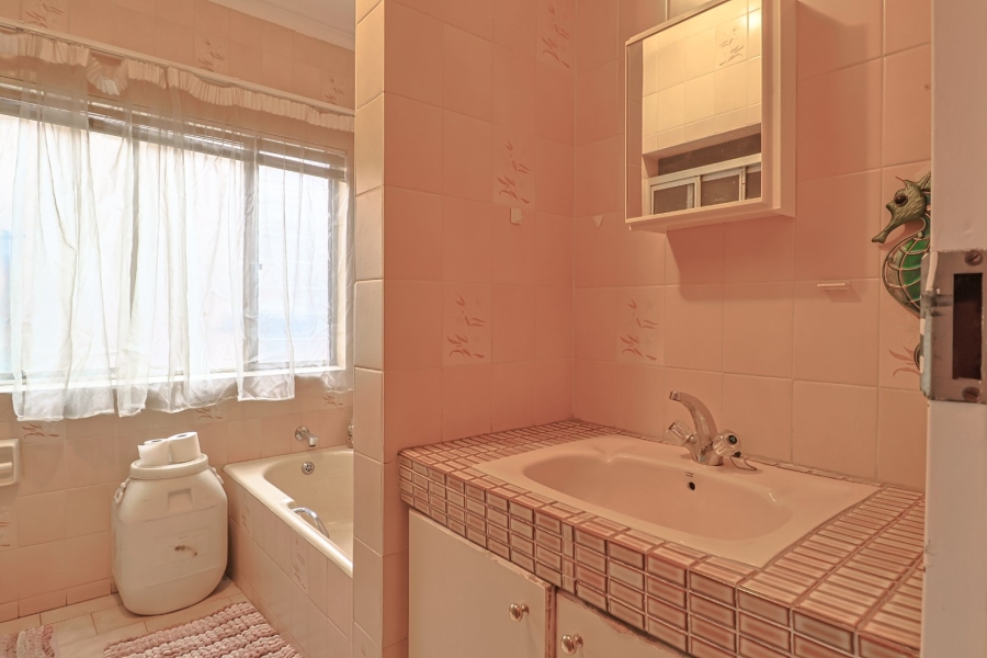 5 Bedroom Property for Sale in Zwartkop Gauteng