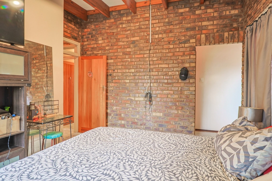 5 Bedroom Property for Sale in Zwartkop Gauteng