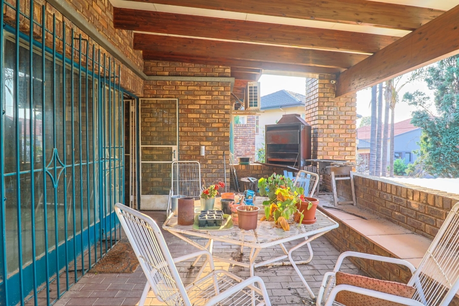 5 Bedroom Property for Sale in Zwartkop Gauteng