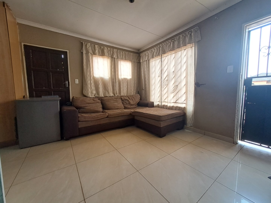 2 Bedroom Property for Sale in Protea Glen Gauteng