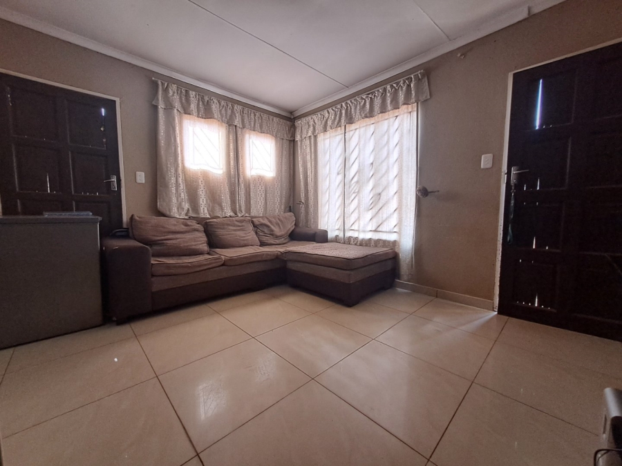 2 Bedroom Property for Sale in Protea Glen Gauteng