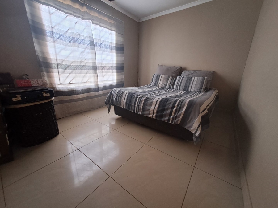 2 Bedroom Property for Sale in Protea Glen Gauteng