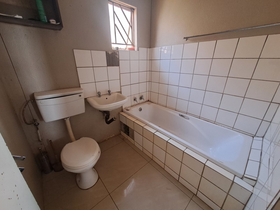 2 Bedroom Property for Sale in Protea Glen Gauteng