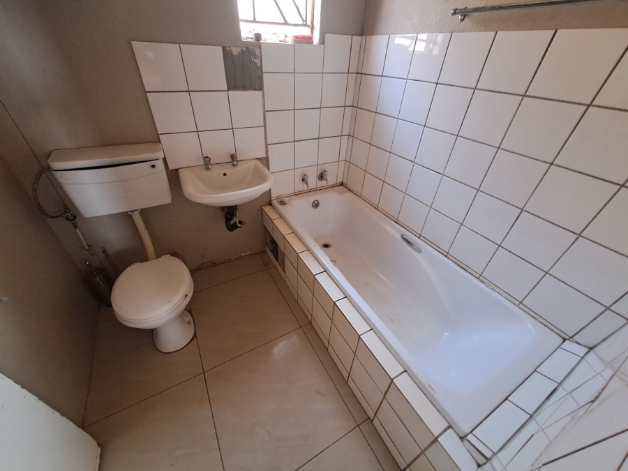 2 Bedroom Property for Sale in Protea Glen Gauteng