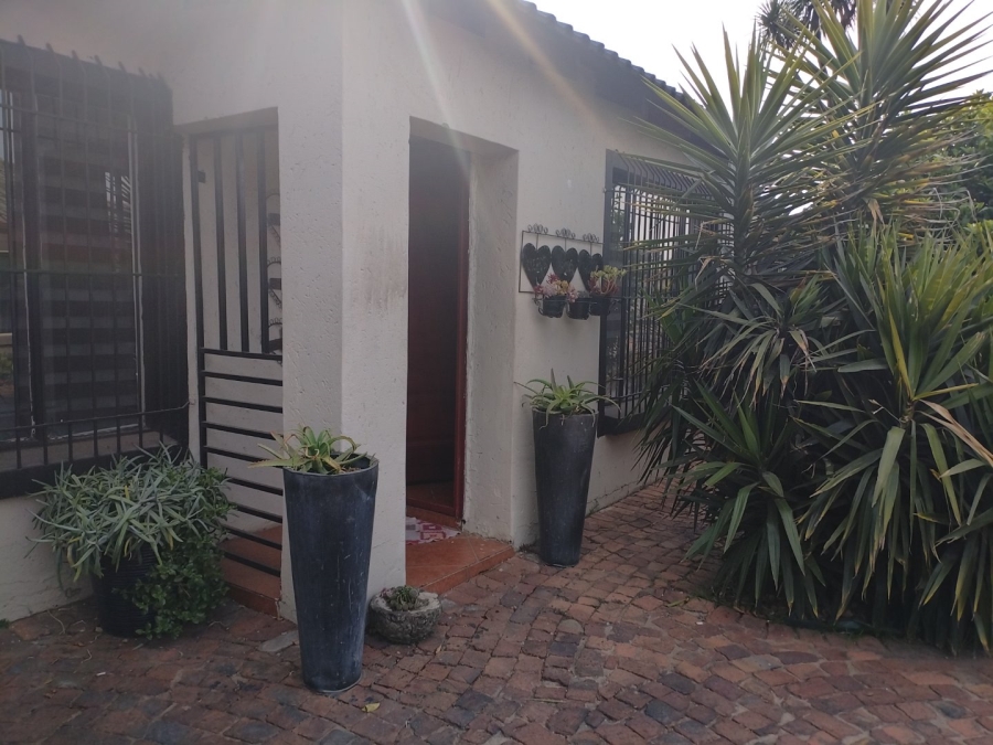 3 Bedroom Property for Sale in Strubenvale Gauteng