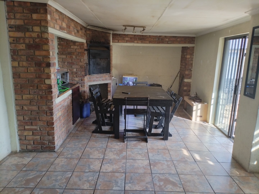 3 Bedroom Property for Sale in Strubenvale Gauteng