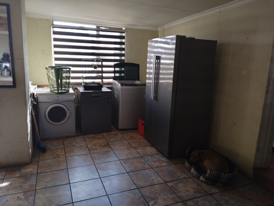 3 Bedroom Property for Sale in Strubenvale Gauteng