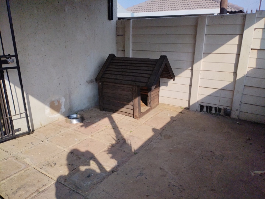 3 Bedroom Property for Sale in Strubenvale Gauteng
