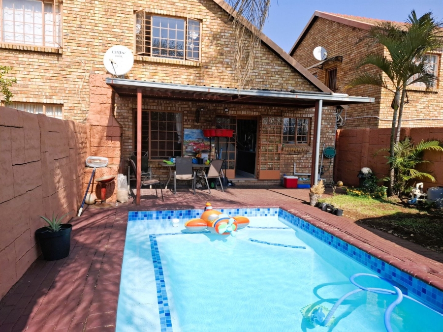 To Let 2 Bedroom Property for Rent in Annlin Gauteng