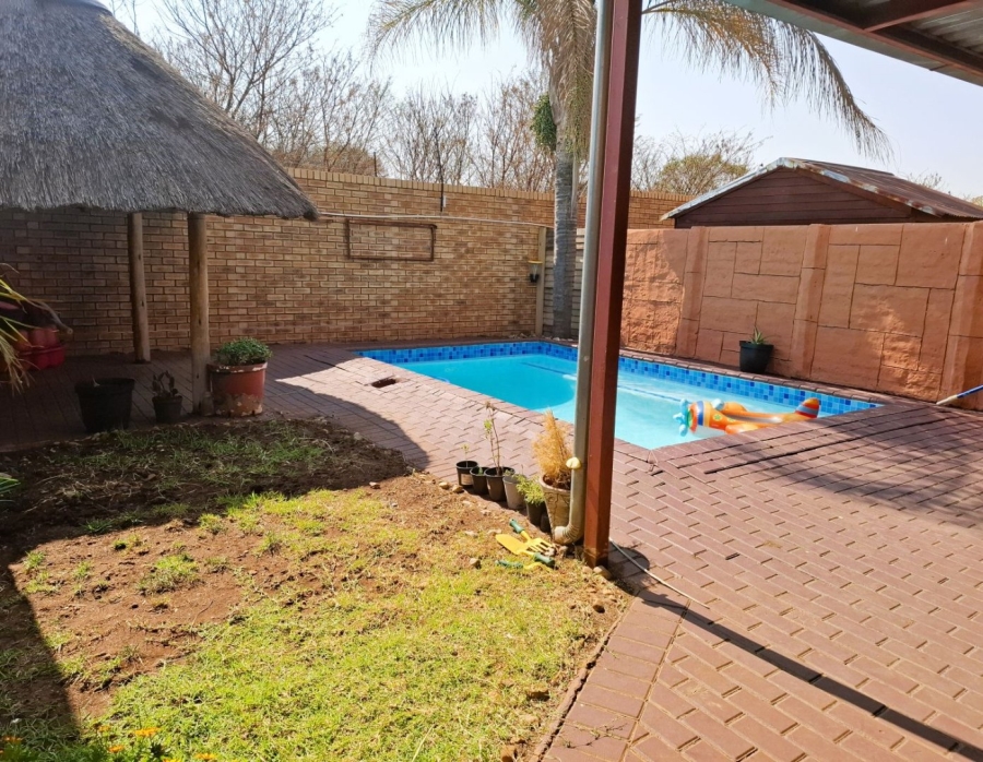 To Let 2 Bedroom Property for Rent in Annlin Gauteng