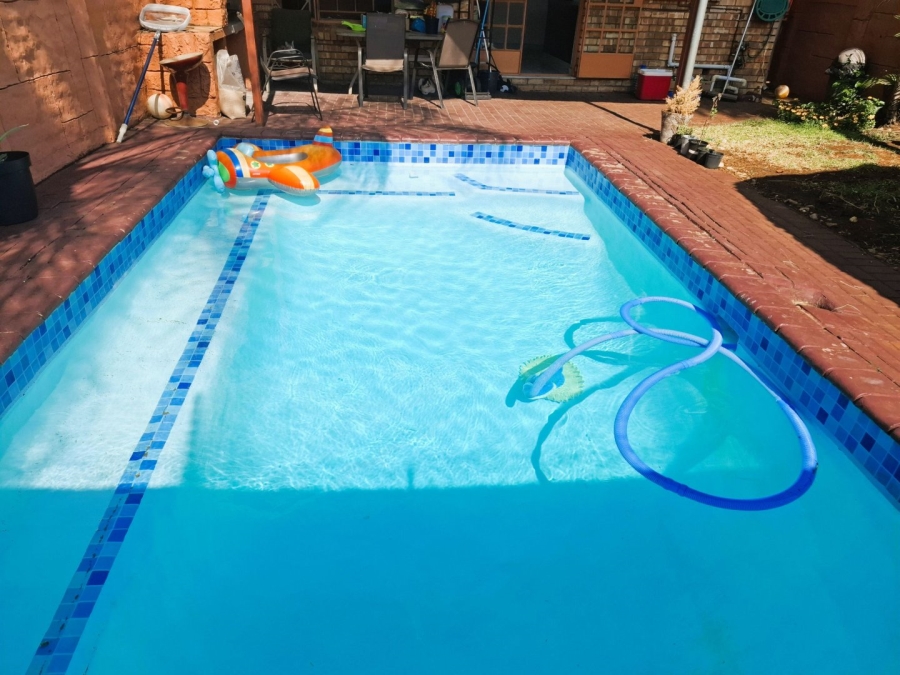 To Let 2 Bedroom Property for Rent in Annlin Gauteng