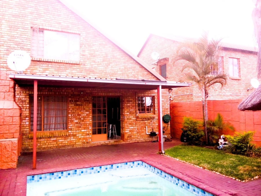 To Let 2 Bedroom Property for Rent in Annlin Gauteng