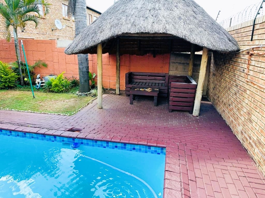 To Let 2 Bedroom Property for Rent in Annlin Gauteng