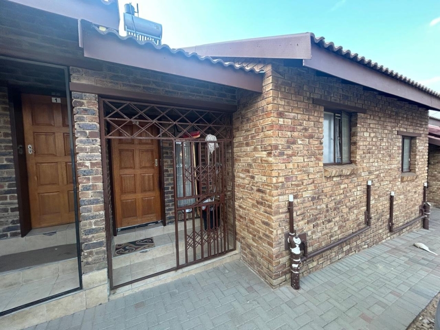 2 Bedroom Property for Sale in Olievenhoutbosch Gauteng