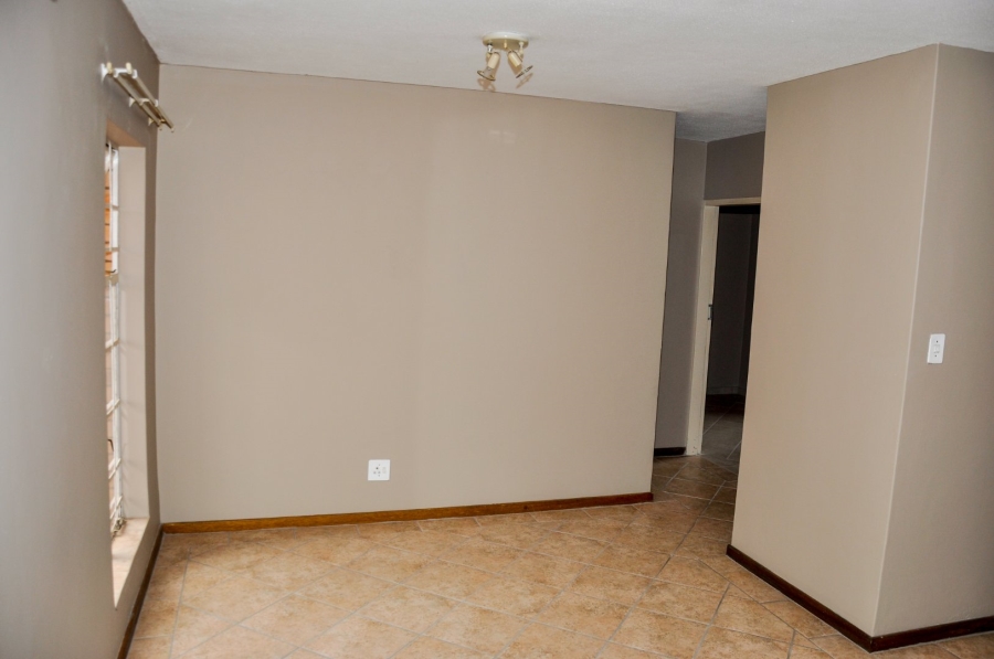 2 Bedroom Property for Sale in Die Hoewes Gauteng