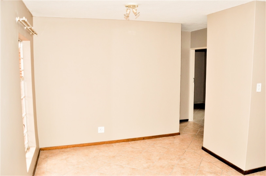 2 Bedroom Property for Sale in Die Hoewes Gauteng