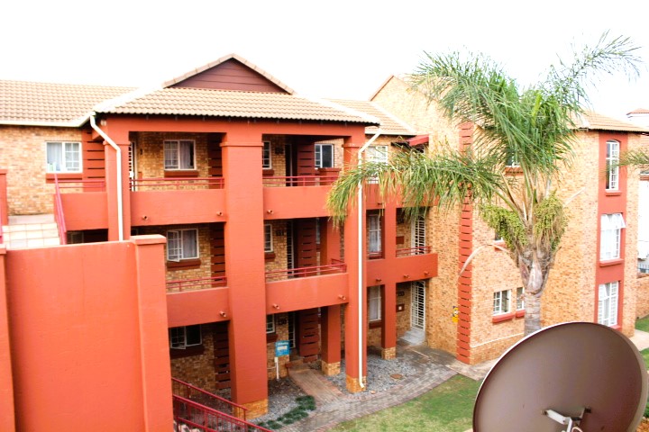 2 Bedroom Property for Sale in Die Hoewes Gauteng