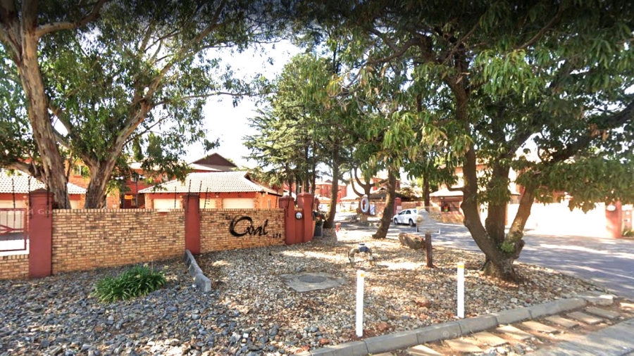 2 Bedroom Property for Sale in Die Hoewes Gauteng