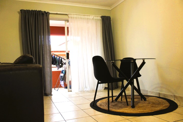 2 Bedroom Property for Sale in Die Hoewes Gauteng