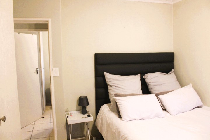 2 Bedroom Property for Sale in Die Hoewes Gauteng