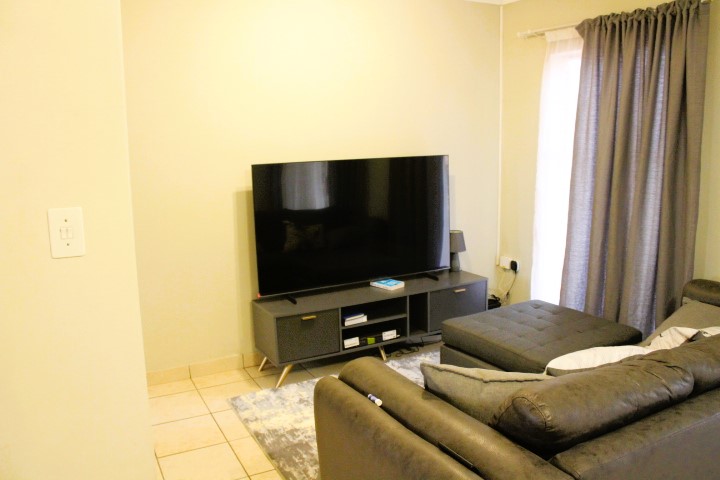 2 Bedroom Property for Sale in Die Hoewes Gauteng