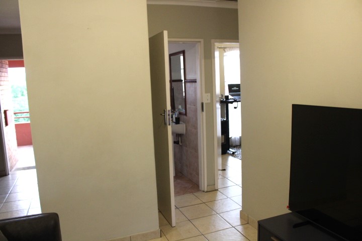 2 Bedroom Property for Sale in Die Hoewes Gauteng
