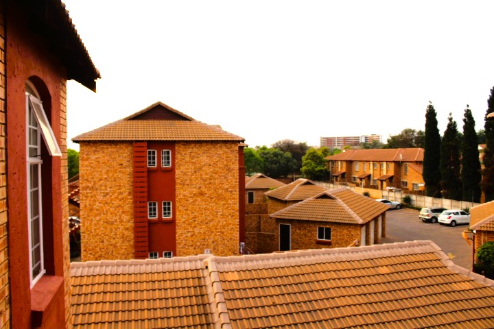 2 Bedroom Property for Sale in Die Hoewes Gauteng