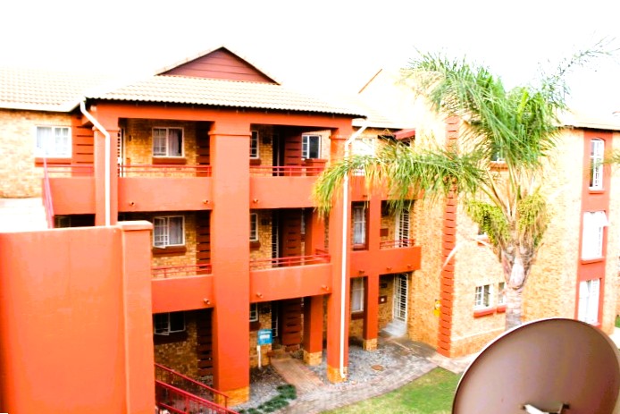 2 Bedroom Property for Sale in Die Hoewes Gauteng