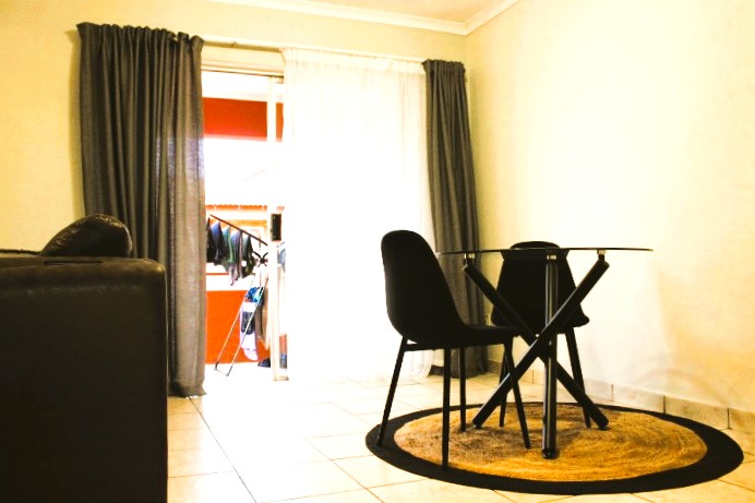 2 Bedroom Property for Sale in Die Hoewes Gauteng