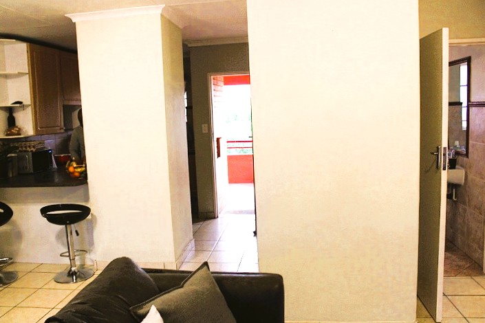 2 Bedroom Property for Sale in Die Hoewes Gauteng