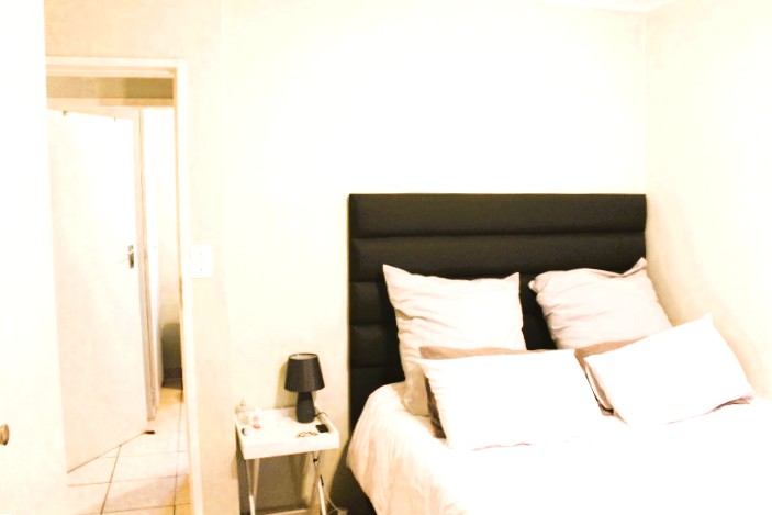 2 Bedroom Property for Sale in Die Hoewes Gauteng