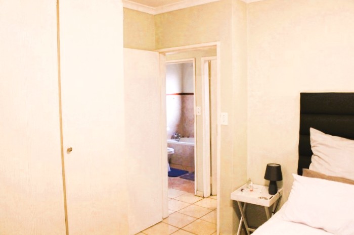 2 Bedroom Property for Sale in Die Hoewes Gauteng