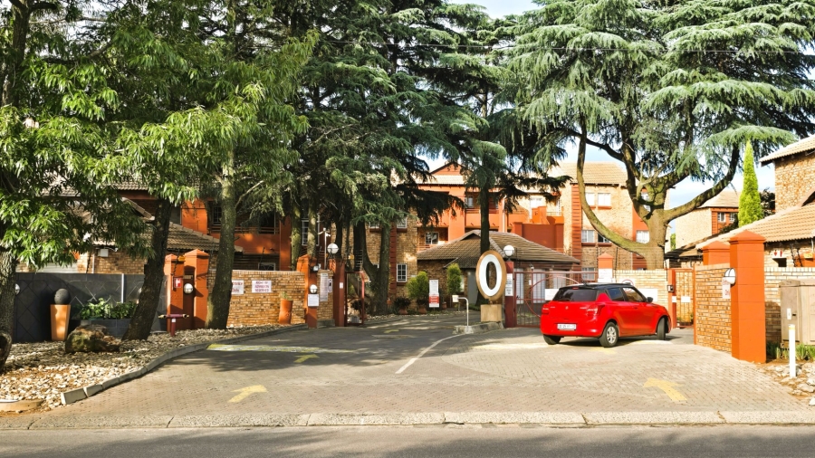 2 Bedroom Property for Sale in Die Hoewes Gauteng