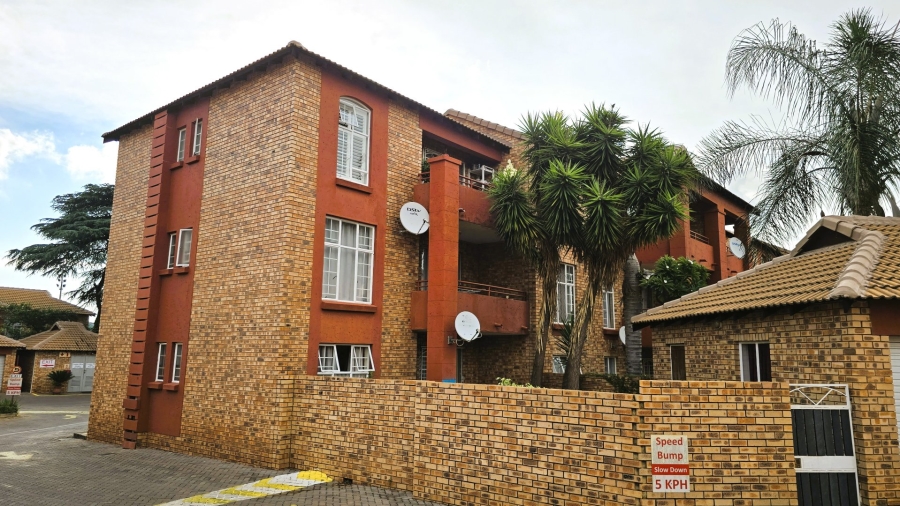 2 Bedroom Property for Sale in Die Hoewes Gauteng