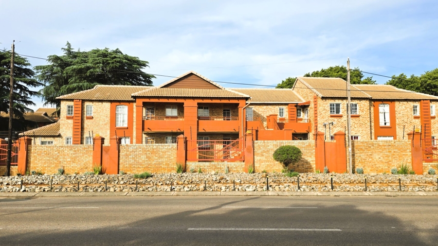 2 Bedroom Property for Sale in Die Hoewes Gauteng