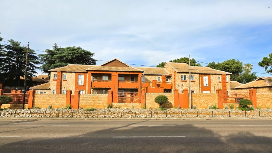 2 Bedroom Property for Sale in Die Hoewes Gauteng