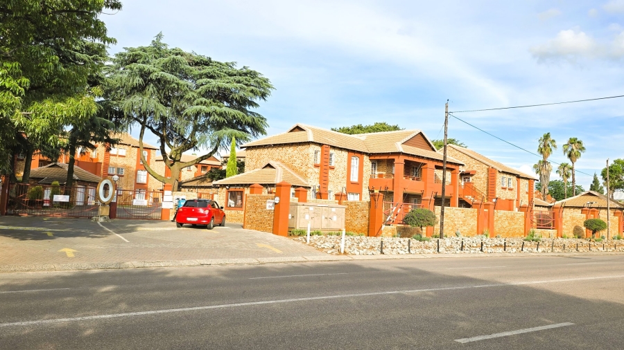 2 Bedroom Property for Sale in Die Hoewes Gauteng