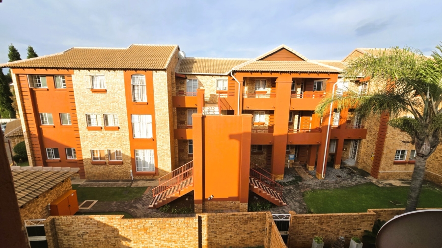 2 Bedroom Property for Sale in Die Hoewes Gauteng