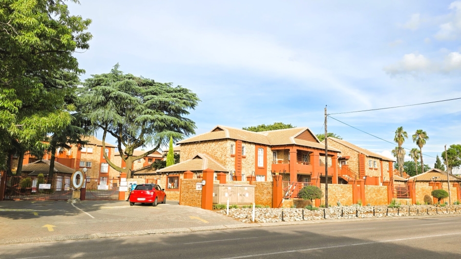 2 Bedroom Property for Sale in Die Hoewes Gauteng