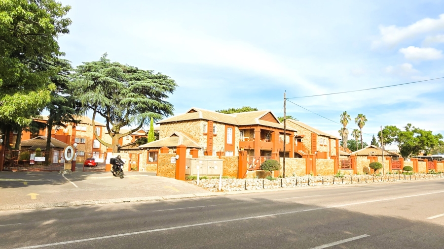 2 Bedroom Property for Sale in Die Hoewes Gauteng