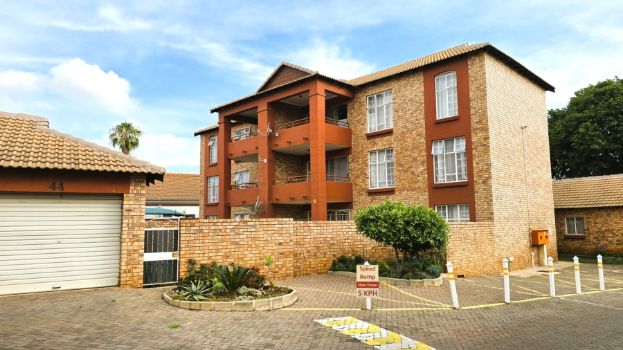 2 Bedroom Property for Sale in Die Hoewes Gauteng