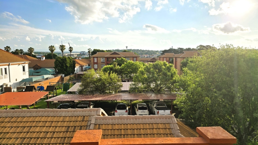 2 Bedroom Property for Sale in Die Hoewes Gauteng