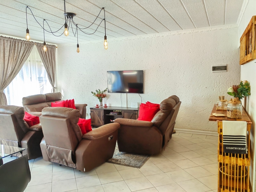 To Let 3 Bedroom Property for Rent in Lakefield Gauteng